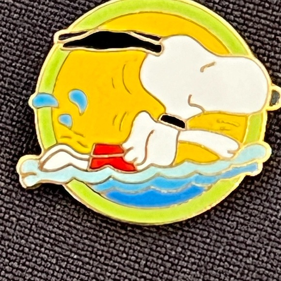 Aviva Vintage Snoopy Surfing on a Yellow Bacground Pin
Enamel Cloisonne - Picture 3 of 3